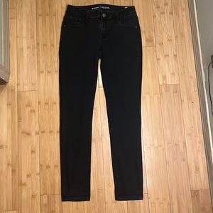 Black Old Navy Rockstar low rise skinny jeans size 6
